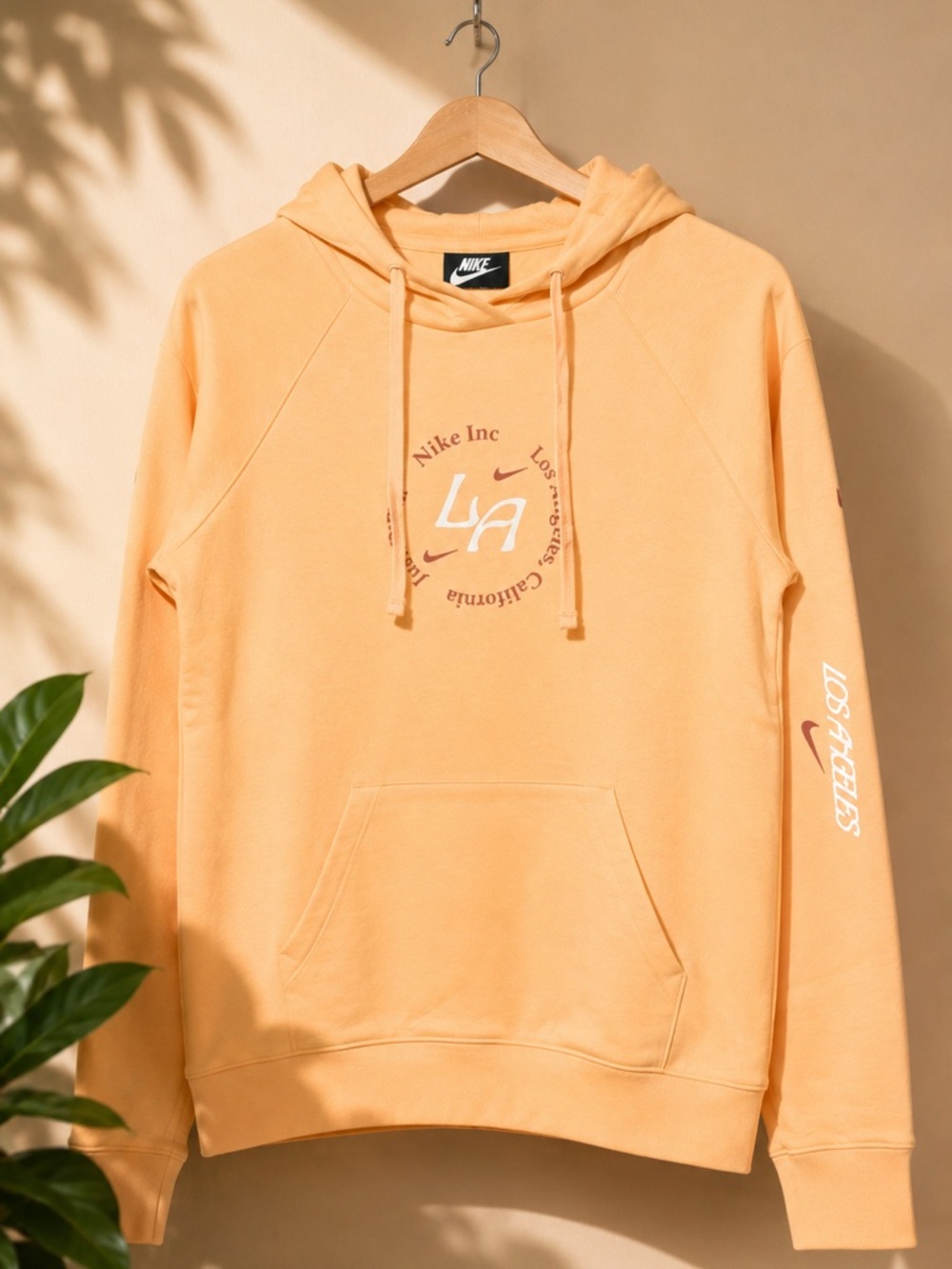 Nike Women’s LA Graphic Crewneck Hoodie - Peach